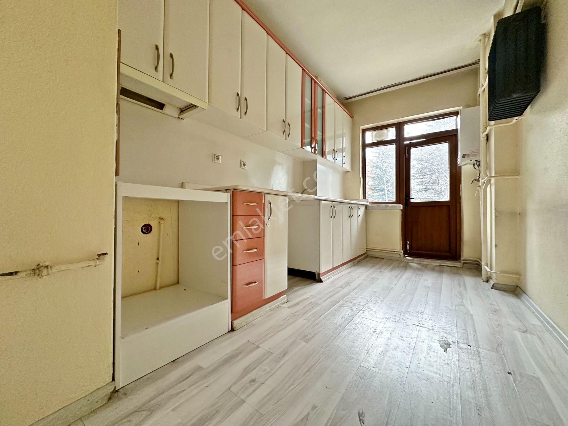 Etlik Merkez'de Park Manzaralı Yüksek Giriş 1.kat Konumunda 3+1 Altında Tam Daire Var Çift Balkon - Görsel 18