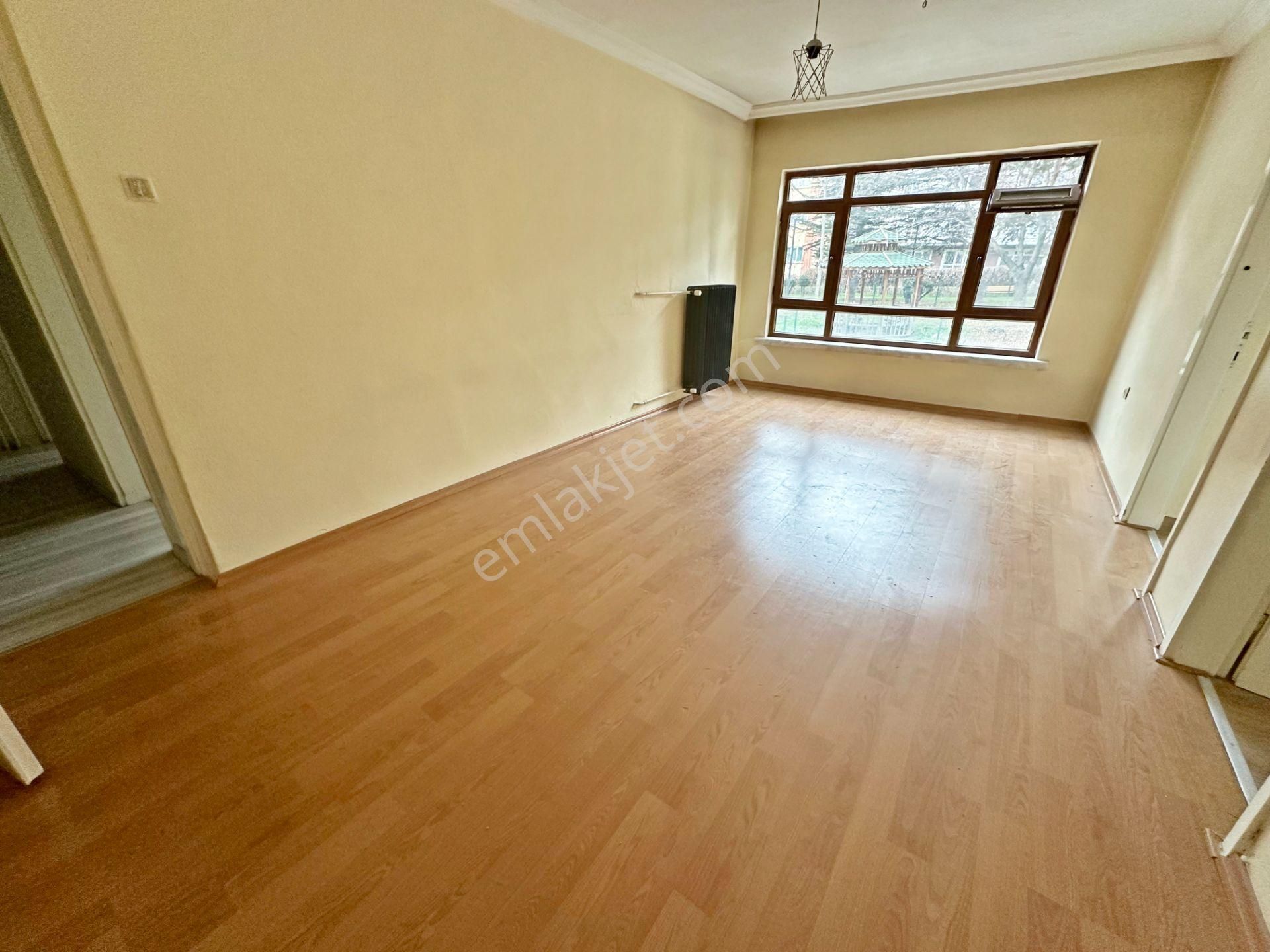 Etlik Merkez'de Park Manzaralı Yüksek Giriş 1.kat Konumunda 3+1 Altında Tam Daire Var Çift Balkon - Görsel 3