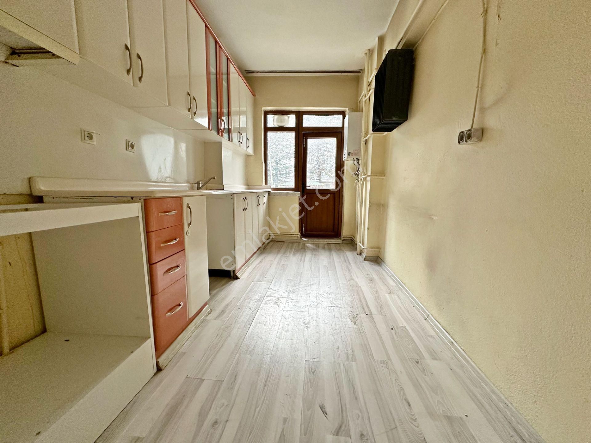 Etlik Merkez'de Park Manzaralı Yüksek Giriş 1.kat Konumunda 3+1 Altında Tam Daire Var Çift Balkon - Görsel 17