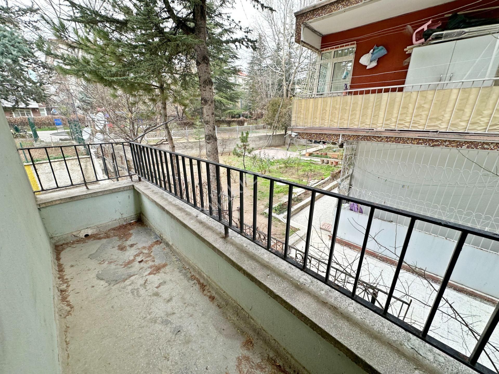 Etlik Merkez'de Park Manzaralı Yüksek Giriş 1.kat Konumunda 3+1 Altında Tam Daire Var Çift Balkon - Görsel 15