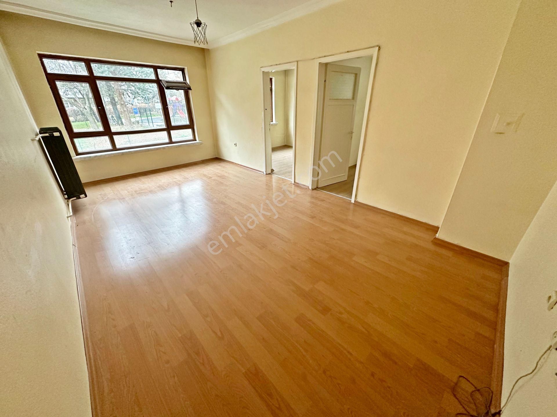 Etlik Merkez'de Park Manzaralı Yüksek Giriş 1.kat Konumunda 3+1 Altında Tam Daire Var Çift Balkon - Görsel 2