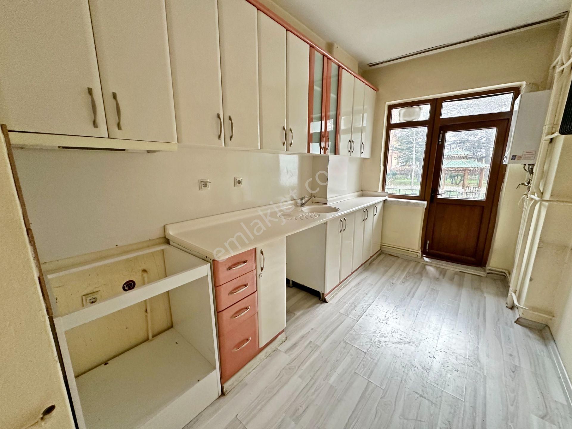 Etlik Merkez'de Park Manzaralı Yüksek Giriş 1.kat Konumunda 3+1 Altında Tam Daire Var Çift Balkon - Görsel 19