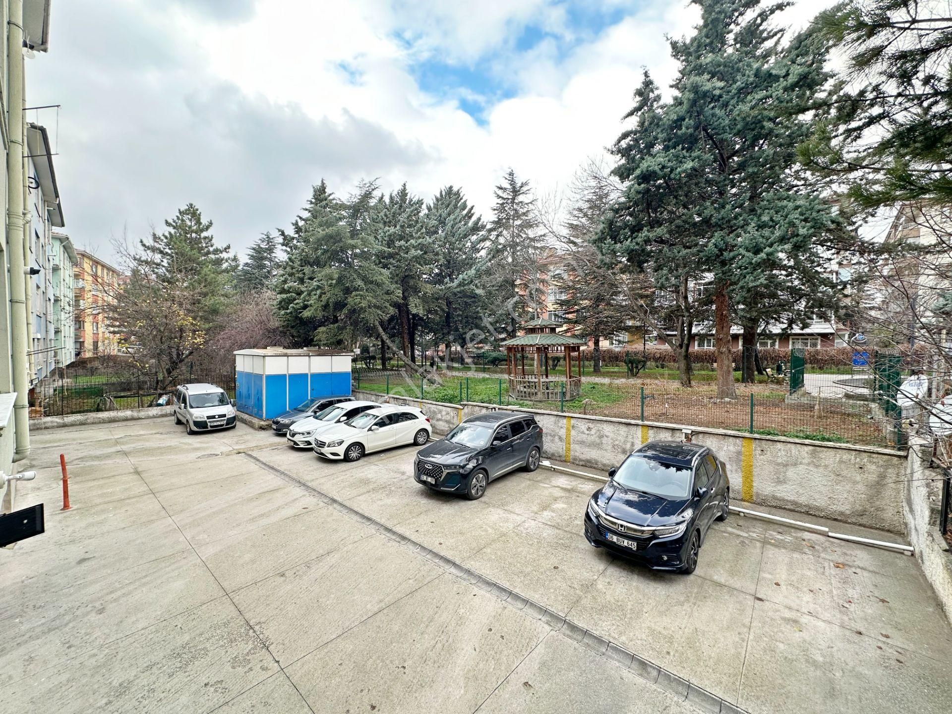 Etlik Merkez'de Park Manzaralı Yüksek Giriş 1.kat Konumunda 3+1 Altında Tam Daire Var Çift Balkon - Görsel 6