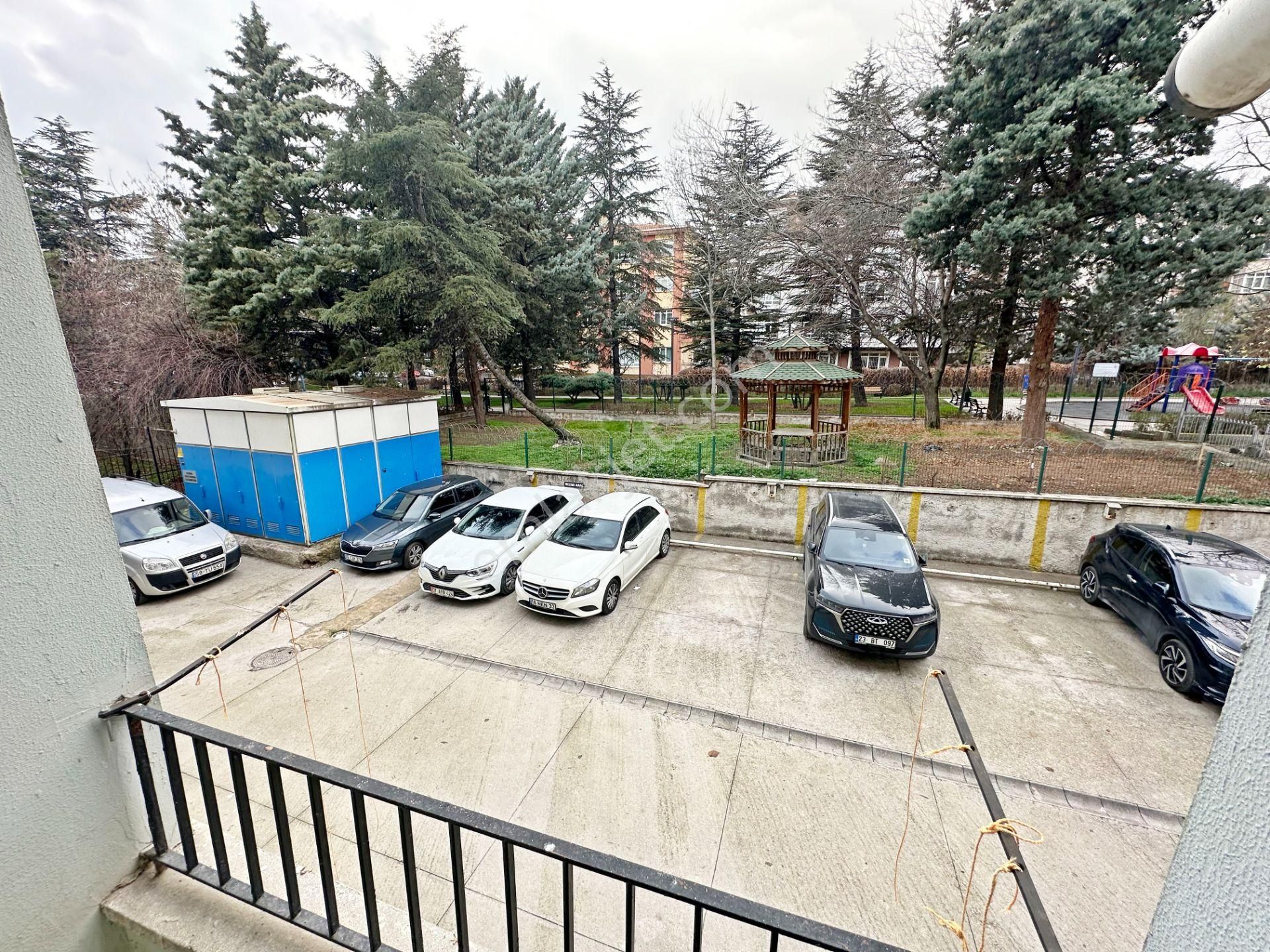 Etlik Merkez'de Park Manzaralı Yüksek Giriş 1.kat Konumunda 3+1 Altında Tam Daire Var Çift Balkon - Görsel 24