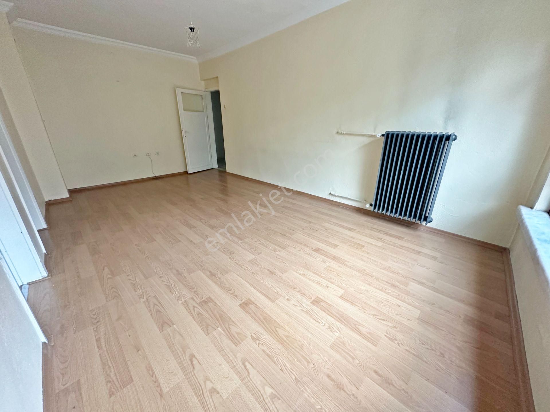 Etlik Merkez'de Park Manzaralı Yüksek Giriş 1.kat Konumunda 3+1 Altında Tam Daire Var Çift Balkon - Görsel 4