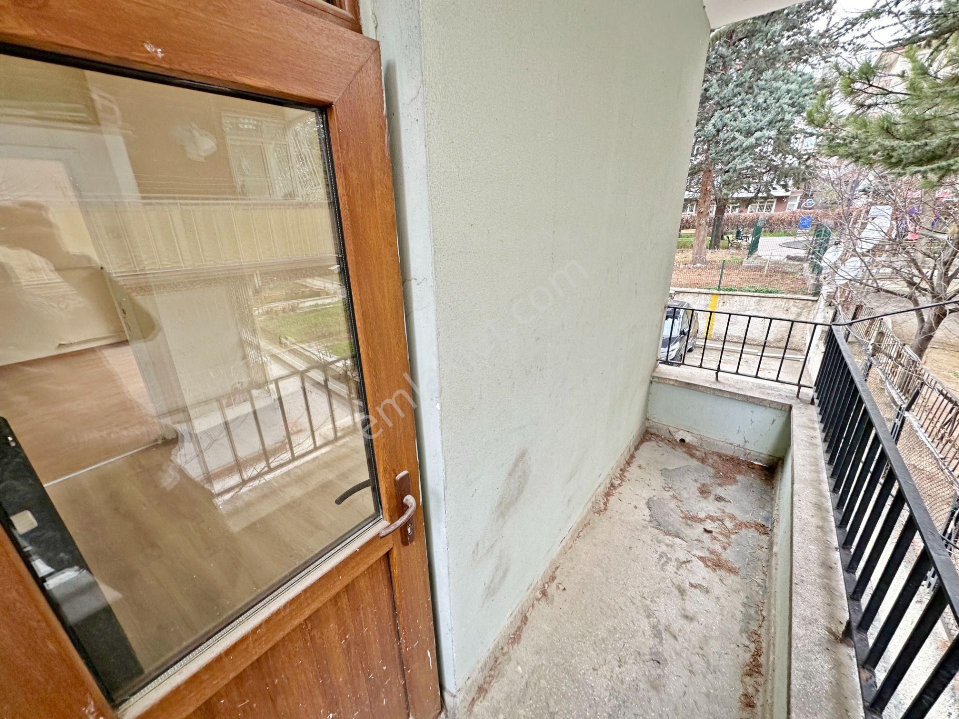 Etlik Merkez'de Park Manzaralı Yüksek Giriş 1.kat Konumunda 3+1 Altında Tam Daire Var Çift Balkon - Görsel 16