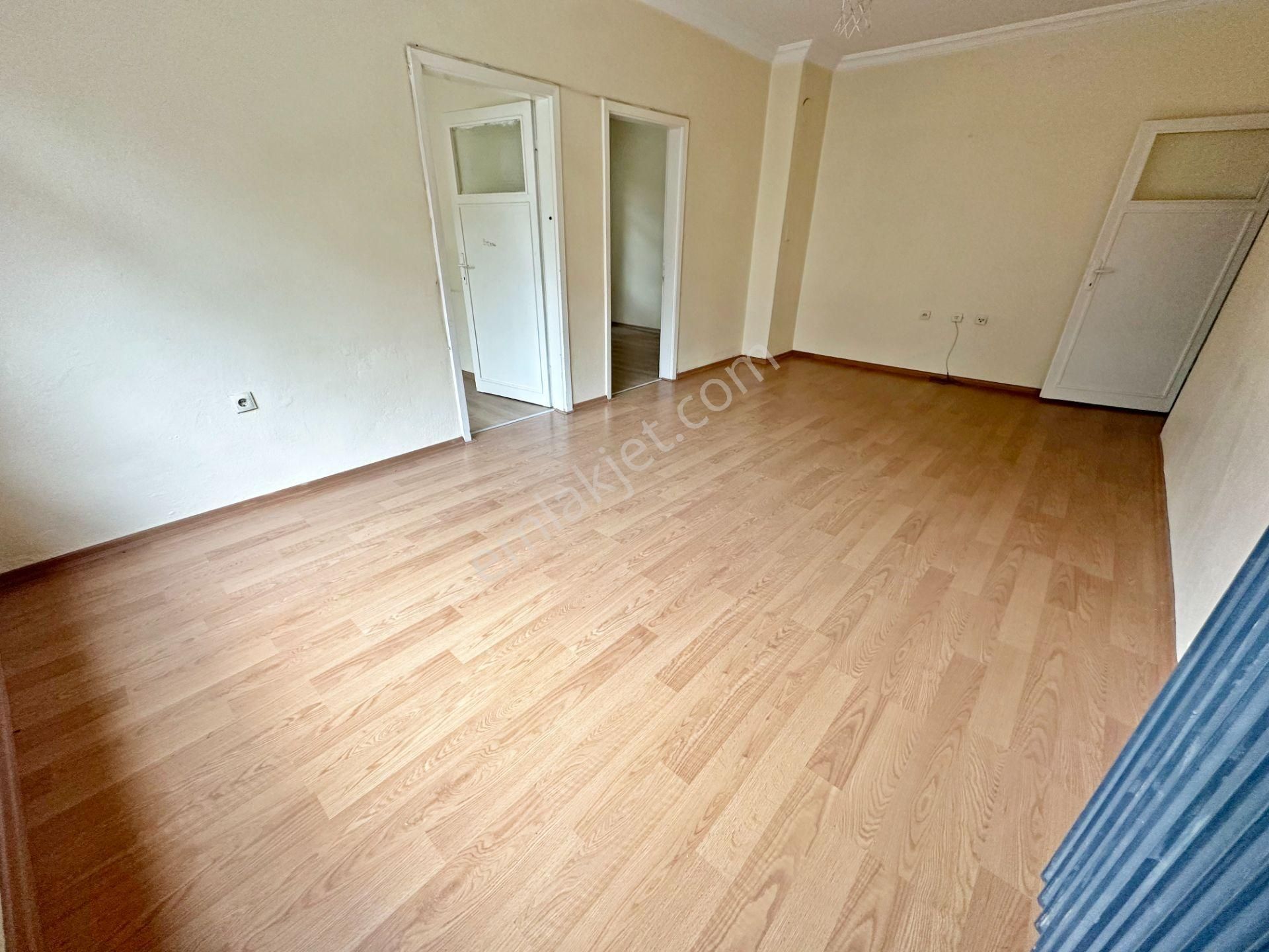 Etlik Merkez'de Park Manzaralı Yüksek Giriş 1.kat Konumunda 3+1 Altında Tam Daire Var Çift Balkon - Görsel 5