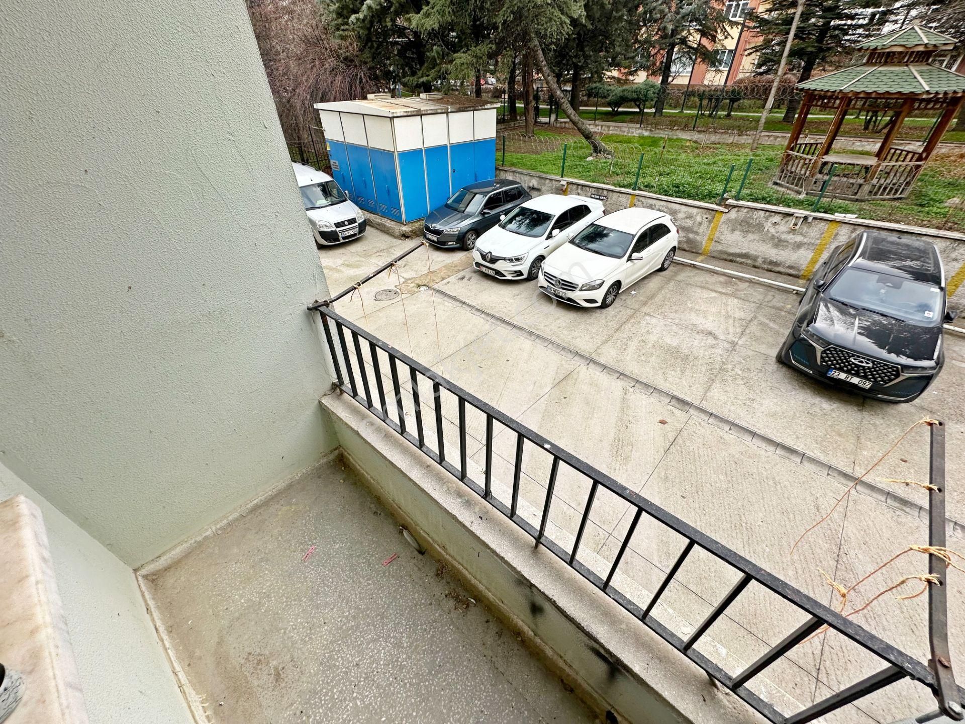 Etlik Merkez'de Park Manzaralı Yüksek Giriş 1.kat Konumunda 3+1 Altında Tam Daire Var Çift Balkon - Görsel 23