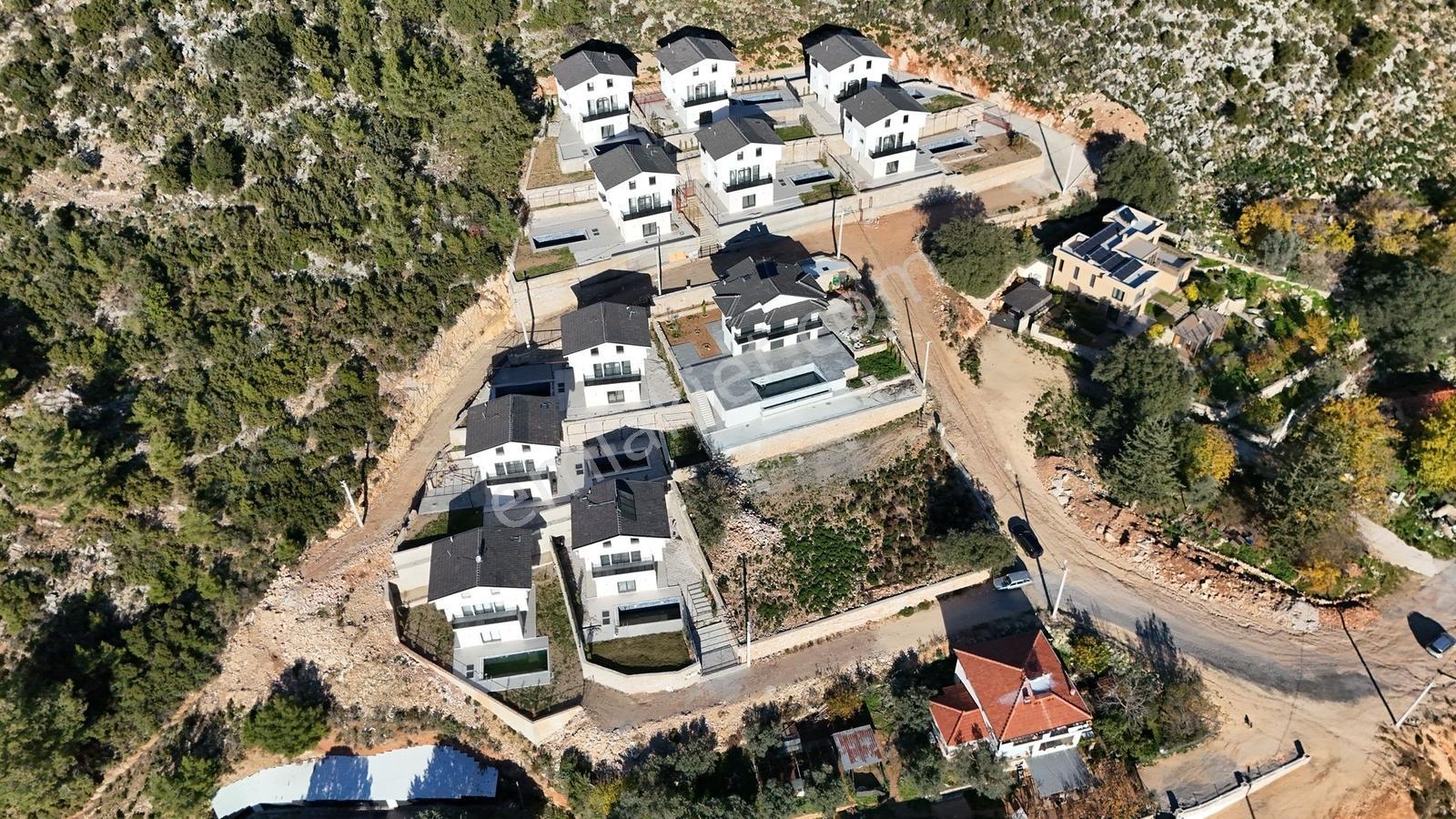 Yeşilüzümlü De Satılık Orman Manzaralı Tam Müstakil Fırsat Villa - Görsel 19