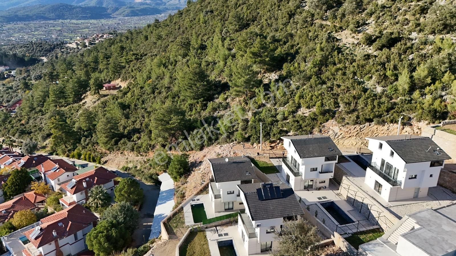 Yeşilüzümlü De Satılık Orman Manzaralı Tam Müstakil Fırsat Villa