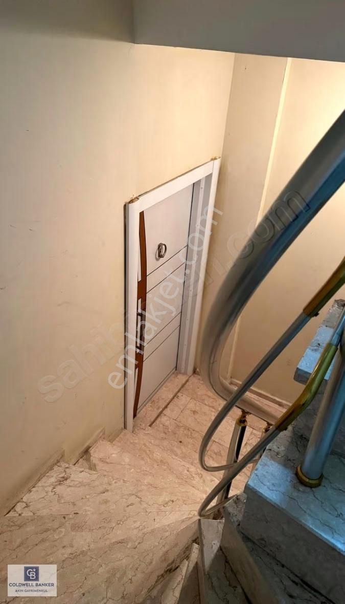 Sarıgazi Merkezde 5+1 Geniş Ters Dubleks Park Ve Metro Yakını