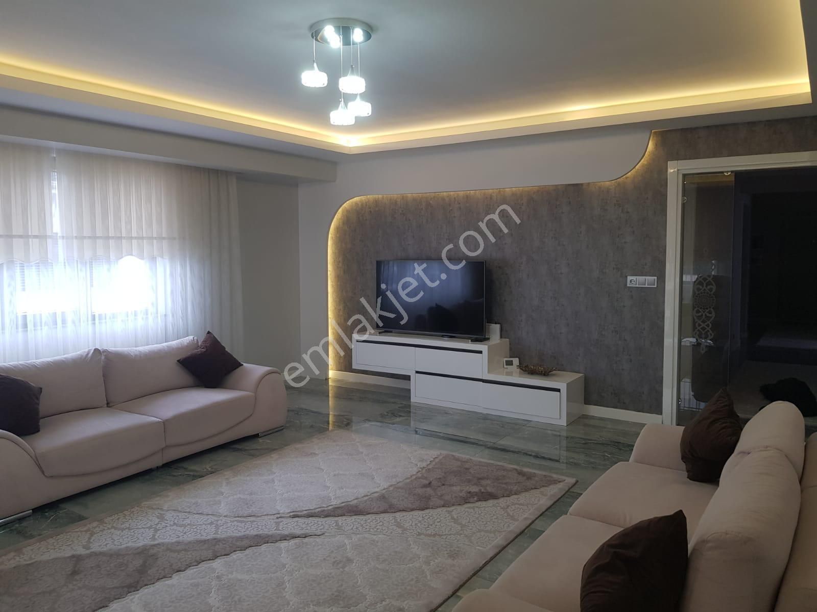 Kaan Emlaktan Yenişafakta 3+1 Lüks Satılık Daire - Görsel 11