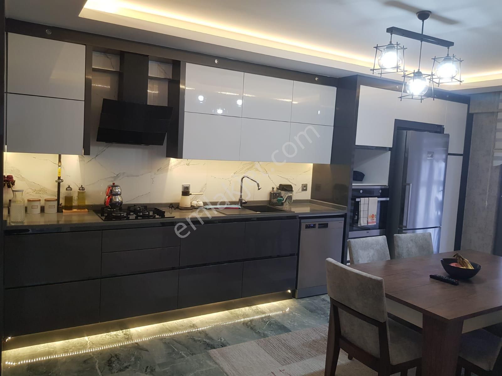 Kaan Emlaktan Yenişafakta 3+1 Lüks Satılık Daire