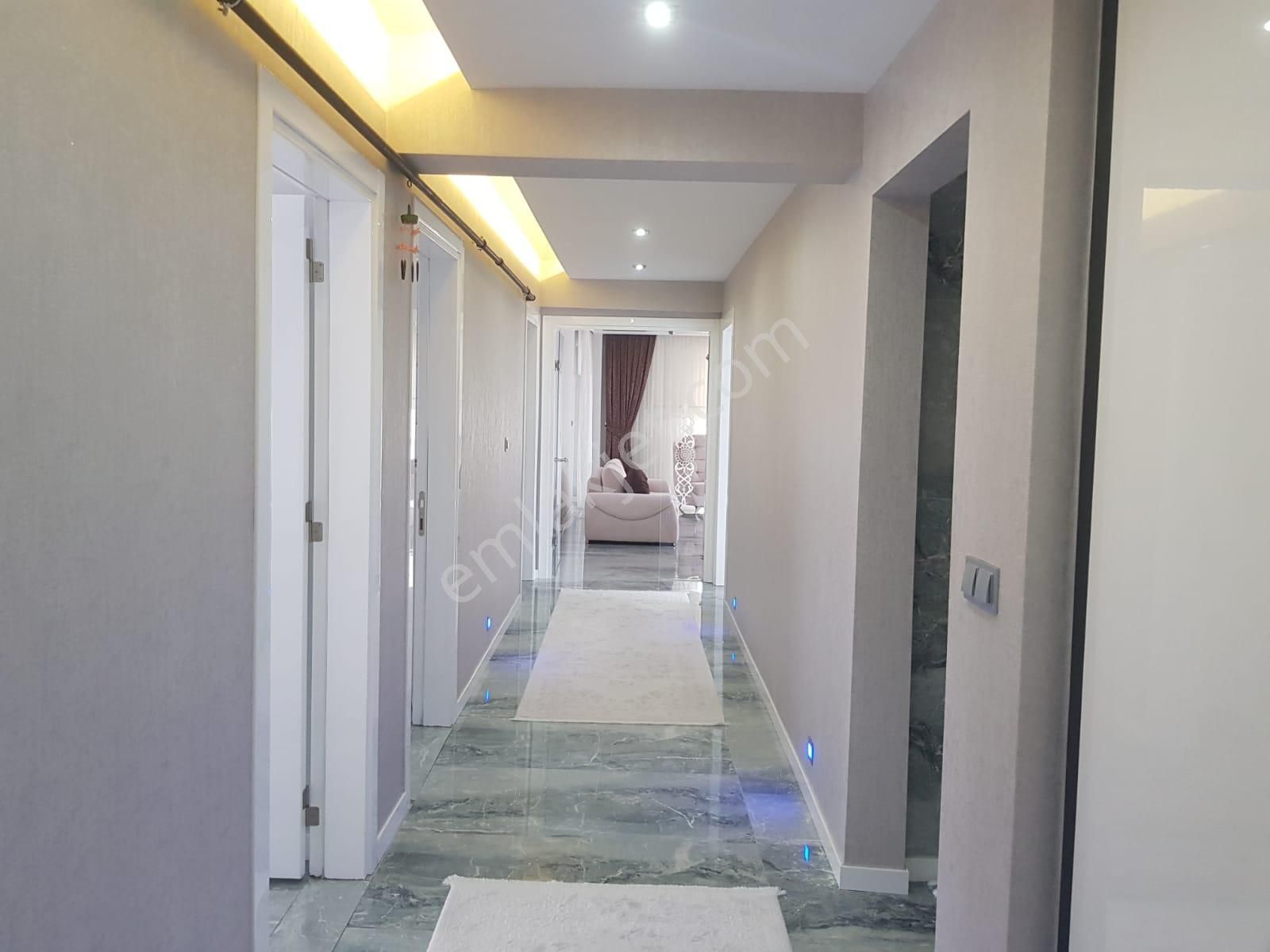 Kaan Emlaktan Yenişafakta 3+1 Lüks Satılık Daire - Görsel 10