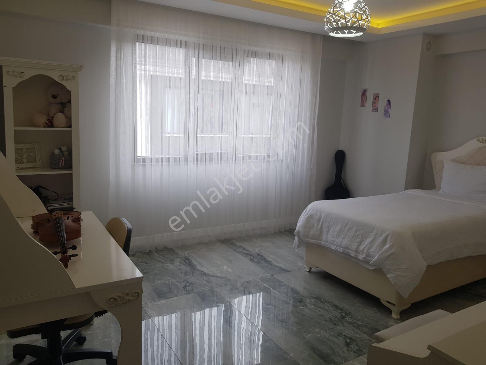 Kaan Emlaktan Yenişafakta 3+1 Lüks Satılık Daire - Görsel 3