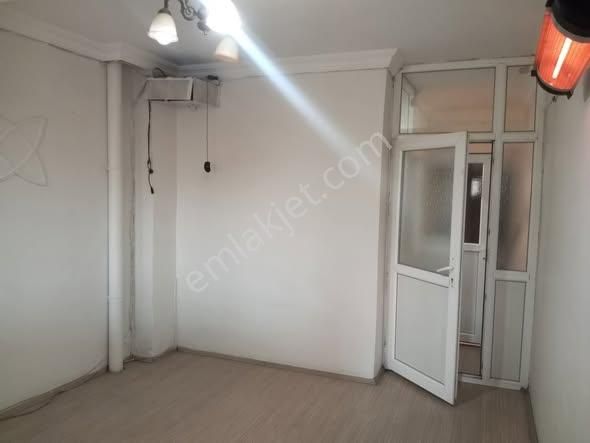 Salihli Erdem Emlaktan Akgül İş Hanında Satılık 1+1 Ofis