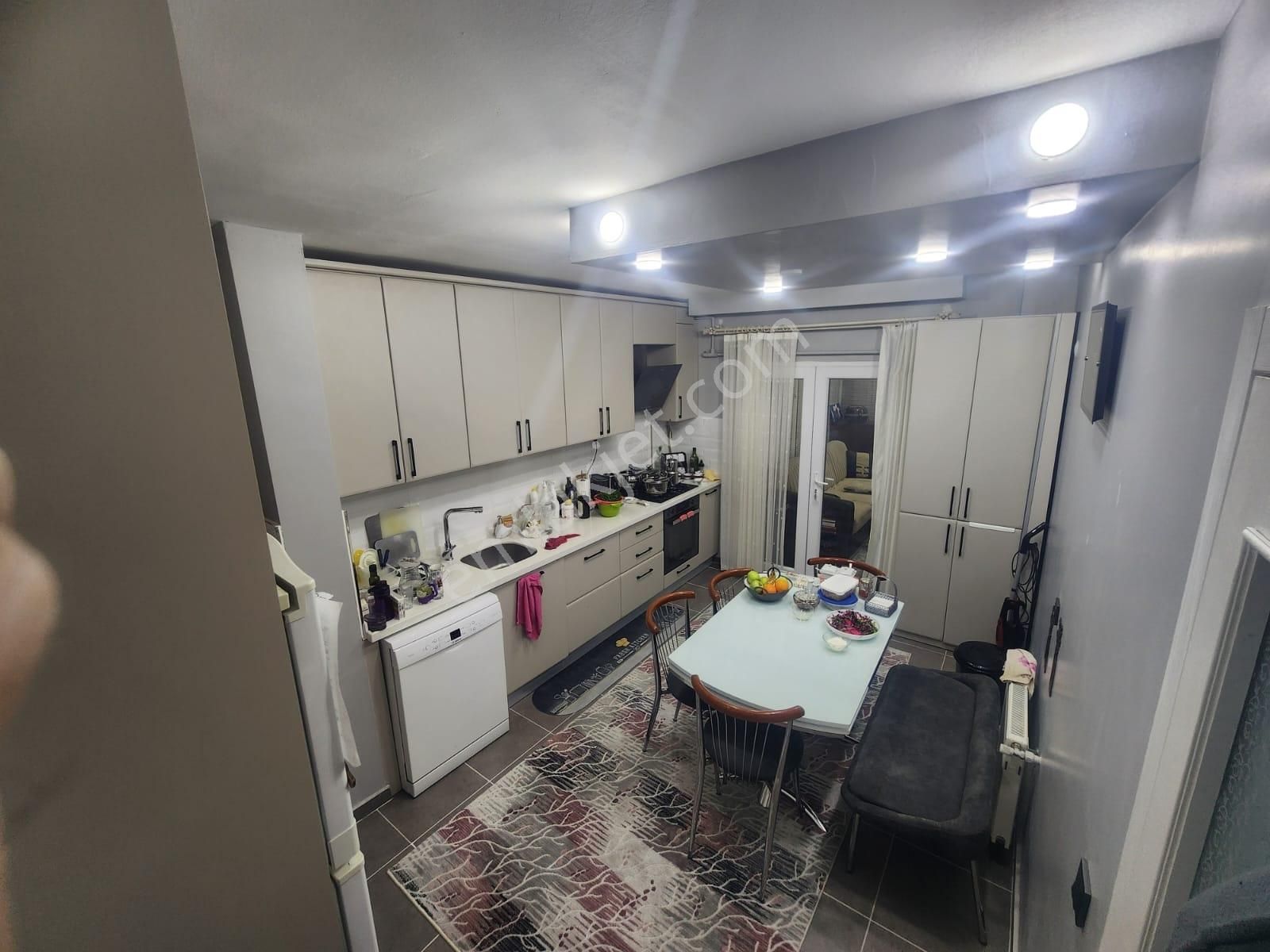 Şeker Mahallesi Sıra Evlerde Özel Tasarım Villa - Görsel 11