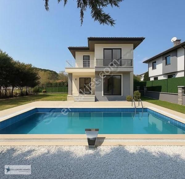 Şile Kurna Mahallesin'de Butik Site'de Satılık Villa