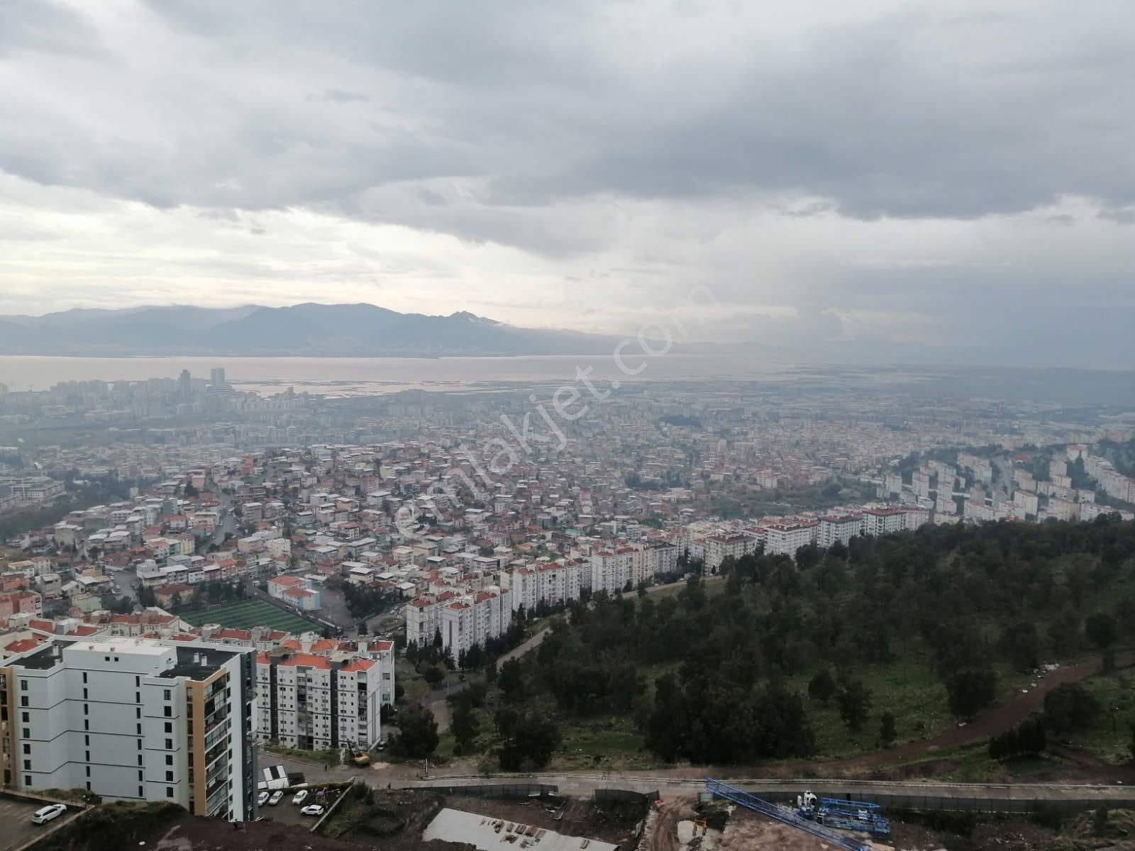 Çiğli Atakent Panoramada Deniz Manzaralı Kiralık 3+1 Daire