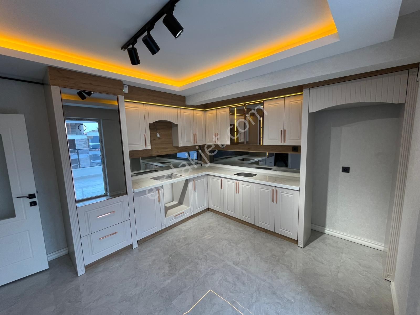 Yenikenet 29 Ekim Mh 3+1 Ara Kat Güney Cephe Ebeveyn Banyolu-asansörlü - G.odalı Sıfır Daireler!!