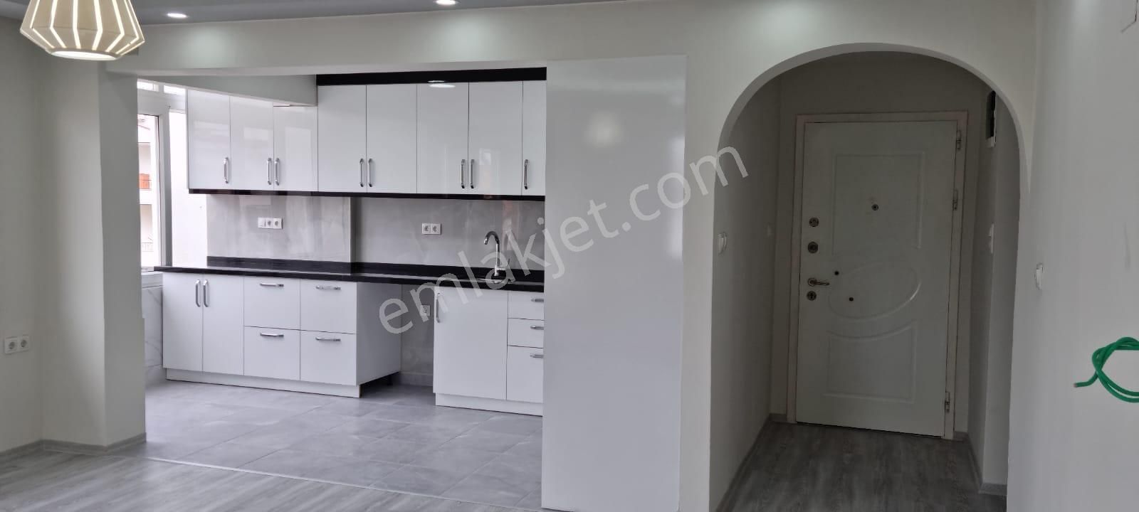 Tuzla Mahallesinde Büyük Tadilatlı 3+1 Daire - Görsel 4