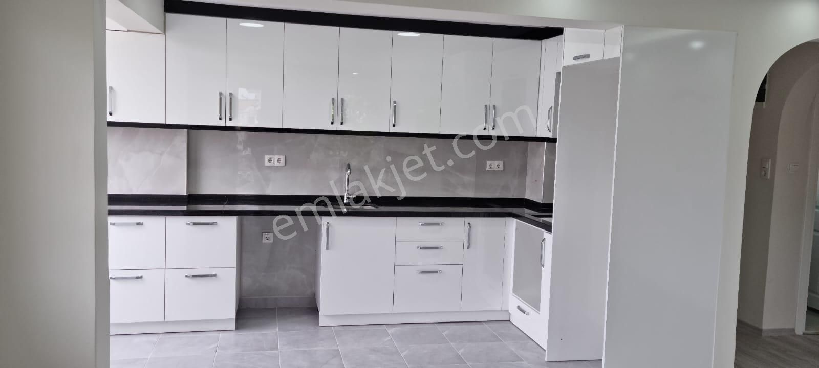 Tuzla Mahallesinde Büyük Tadilatlı 3+1 Daire - Görsel 2