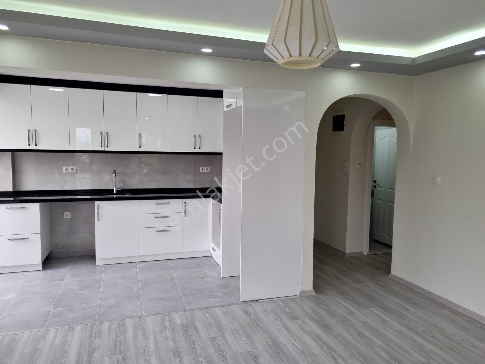 Tuzla Mahallesinde Büyük Tadilatlı 3+1 Daire - Görsel 3