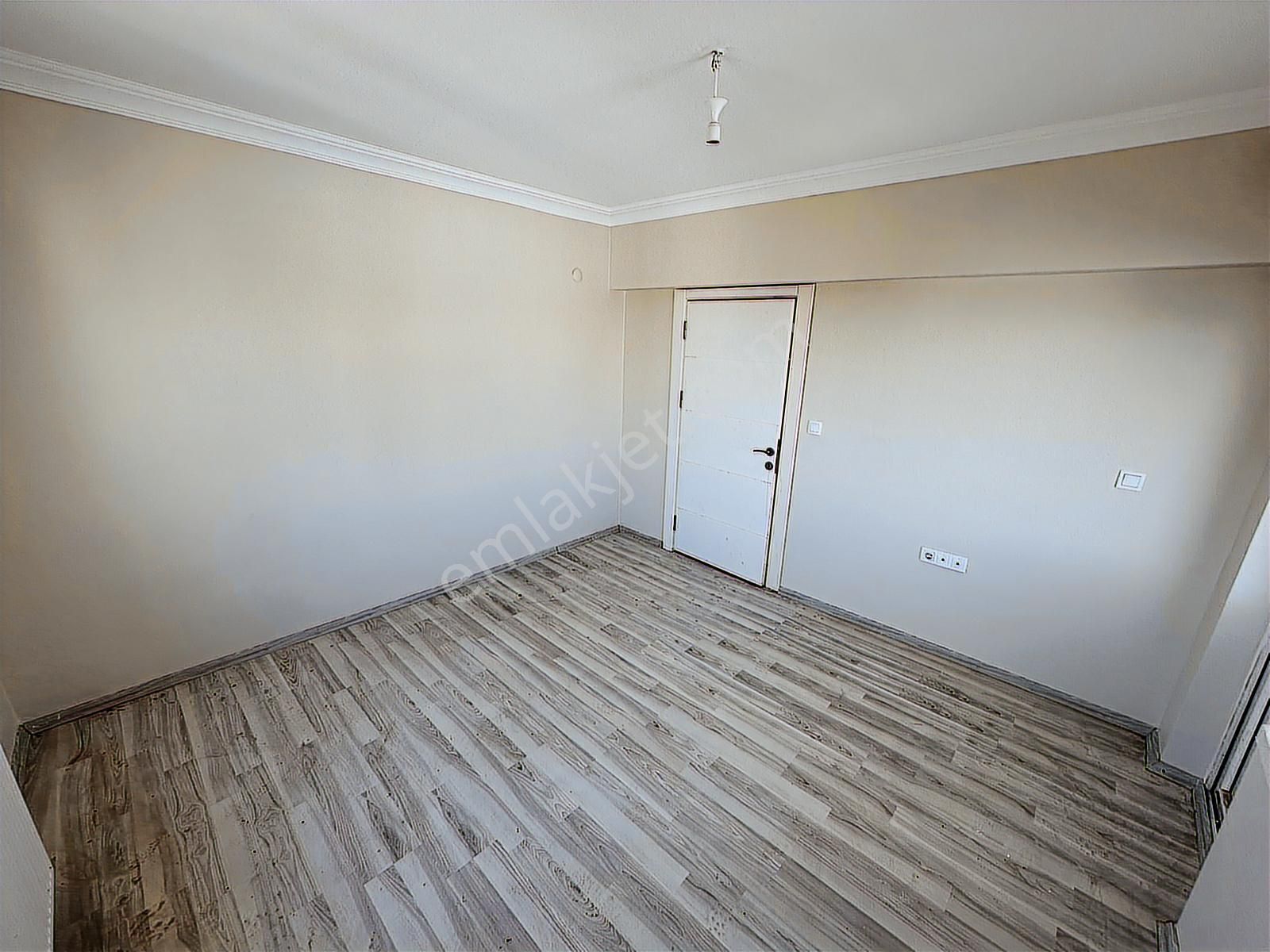 Adres Gayrimenkul'den Ön Cephe Manzaralı Güvenli3+1 Fırsat Daire - Görsel 3