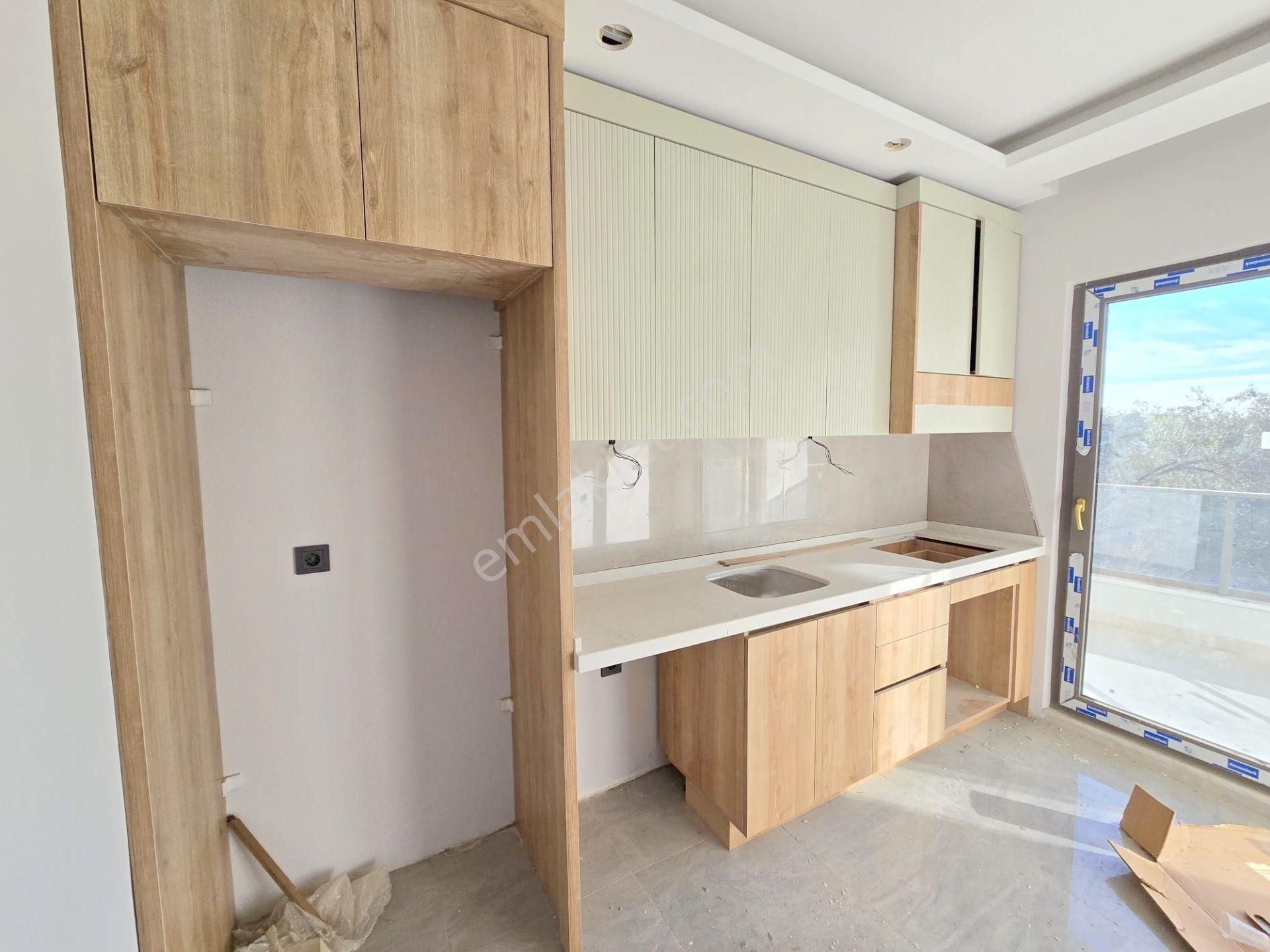 🟩🟢kadıköy'de Ultralüx Tasarımlı Arakat Kapalı Otoparklı 2+1 Daire