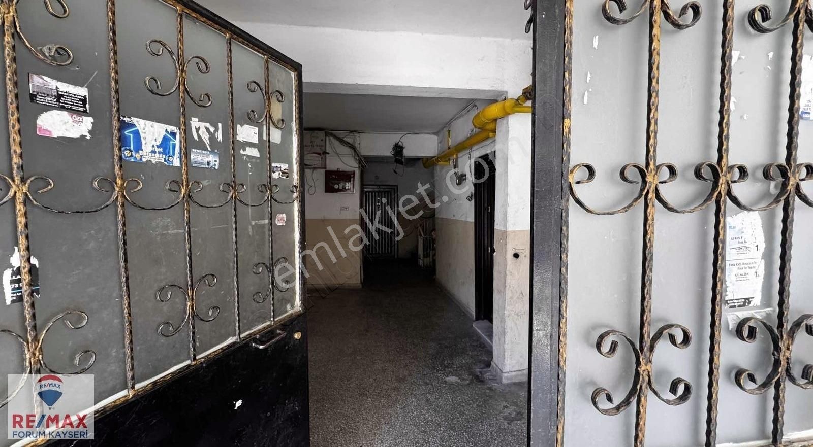 Fuzuli Caddesinde Ara Kat Satılık Yola Bakan 3+1 Kaçmaz Fırsat - Görsel 4