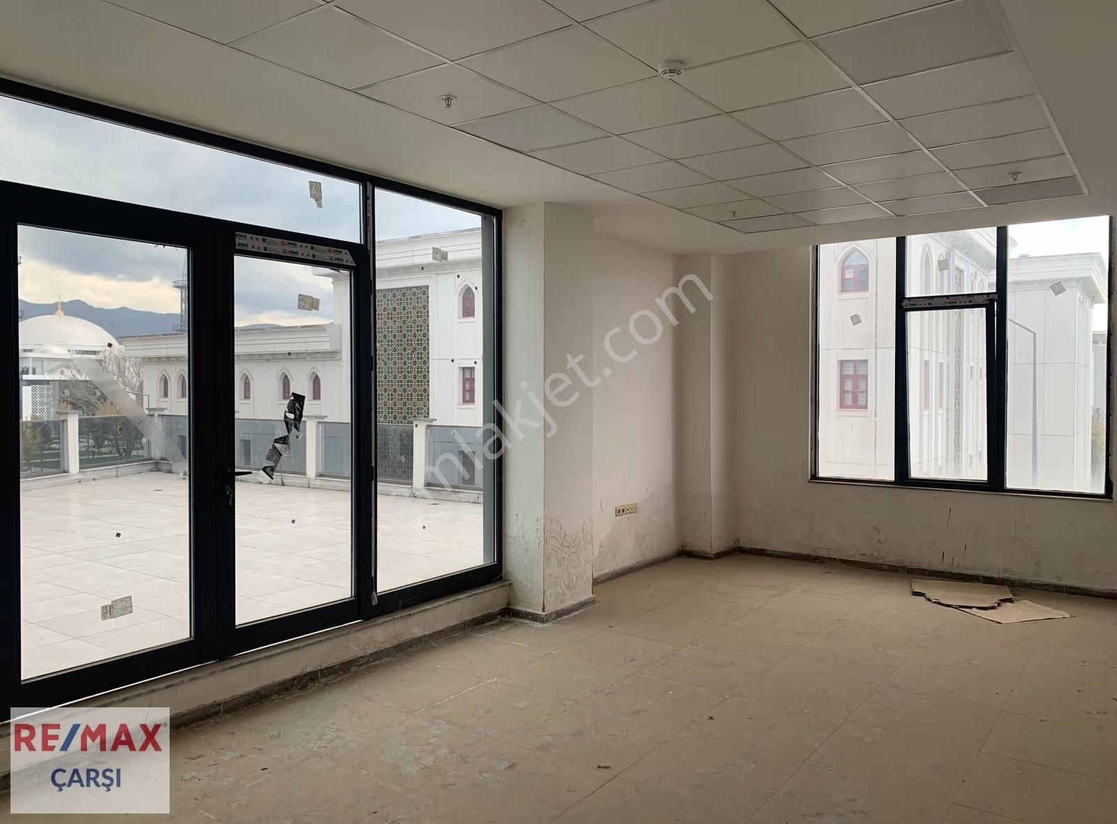Kartepe Kaymakamlık Yanı 170 M² Kiralık Geniş Teraslı Ofis - Görsel 16