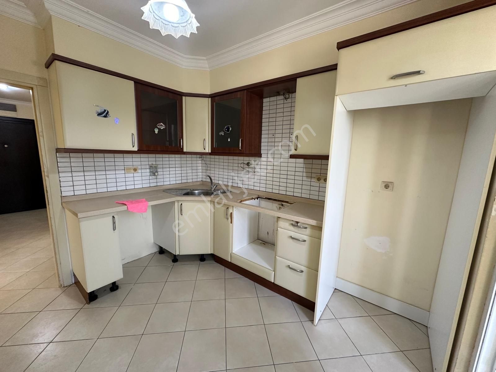 Denızyoluna 50 Mt Mesafede Kıralık 3+1 - Görsel 5