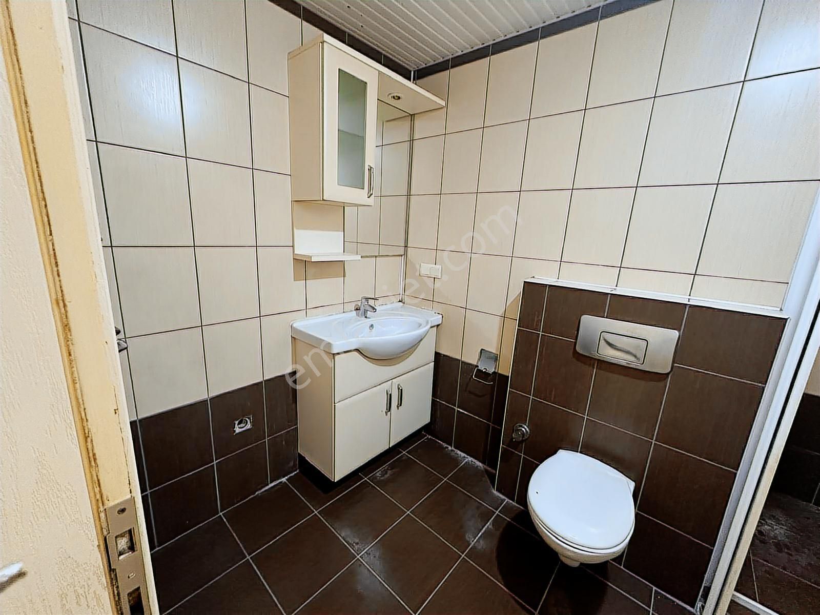 Denızyoluna 50 Mt Mesafede Kıralık 3+1 - Görsel 8