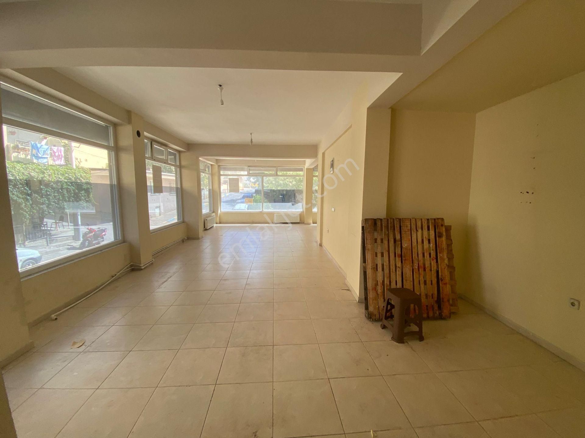 Buca Çamlık Mahallesinde Uçanyol Yanı 90m2 Wc'li Köşe Konumda Kiralık Dükkan - Görsel 3