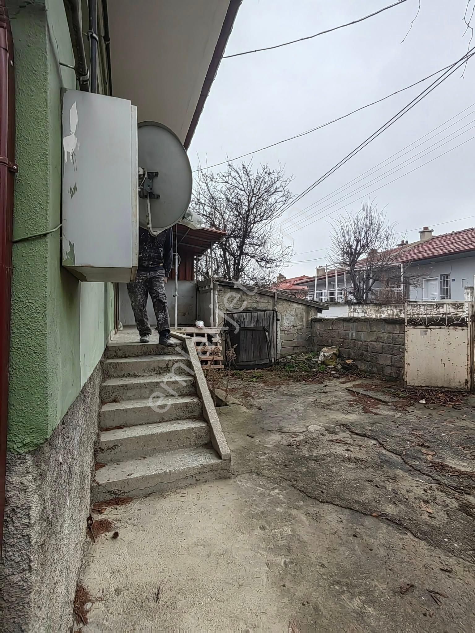 Nasreddin Emlaktan Gazi Mahallesinde Satılık Müstakil Ev - Görsel 15