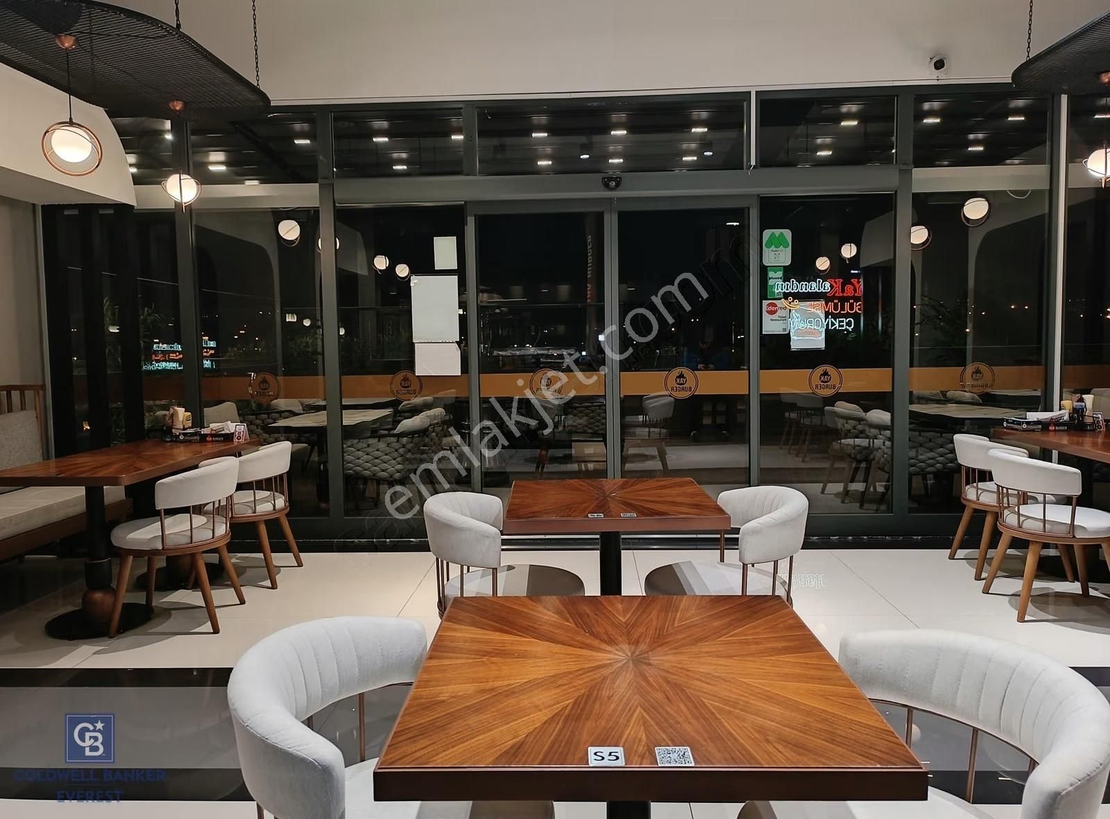 Balat'ın En Özel Burger Restorantı - Görsel 25