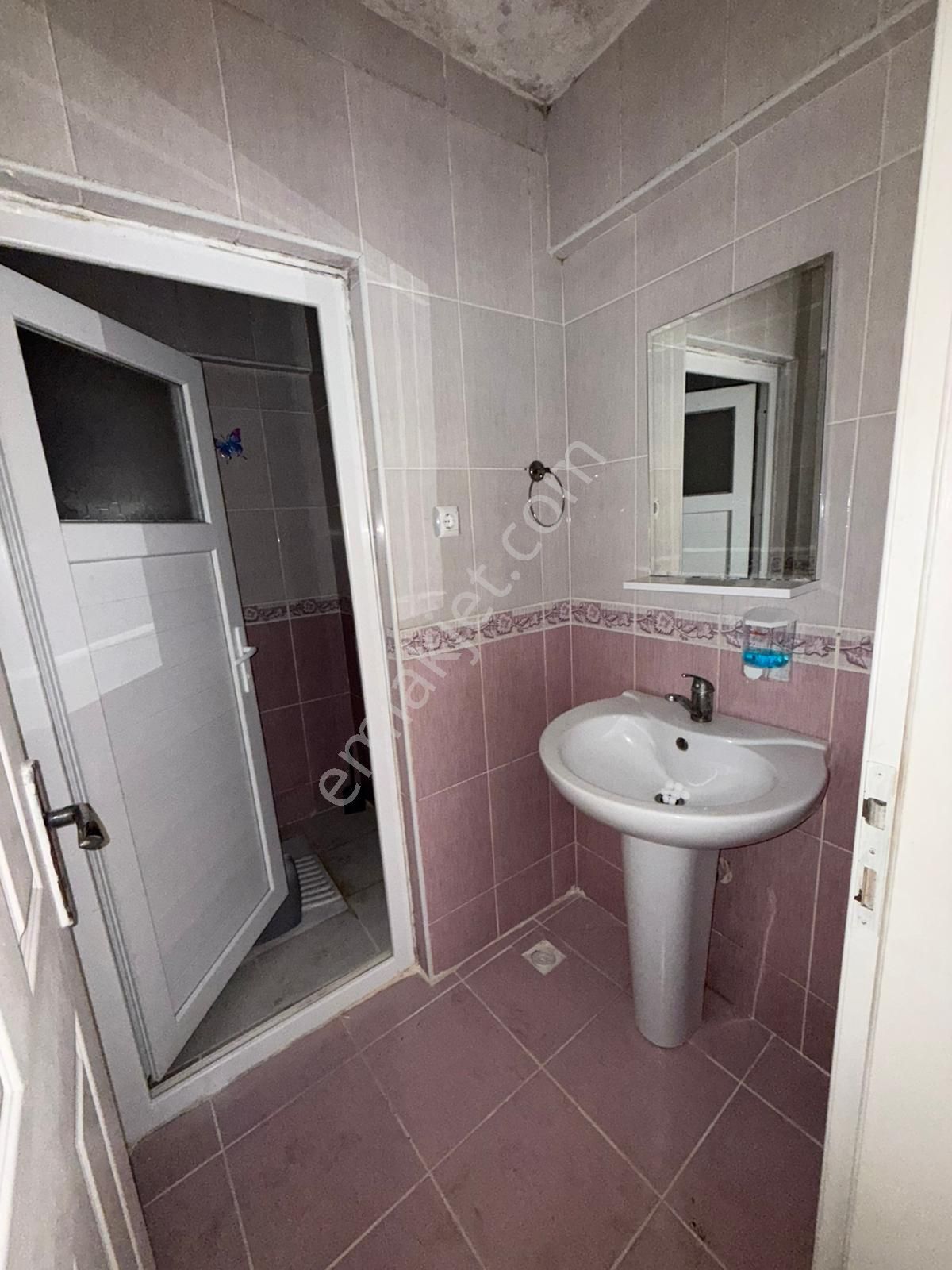 Şirinevler'de Ferah 2+1 Daire - Görsel 14