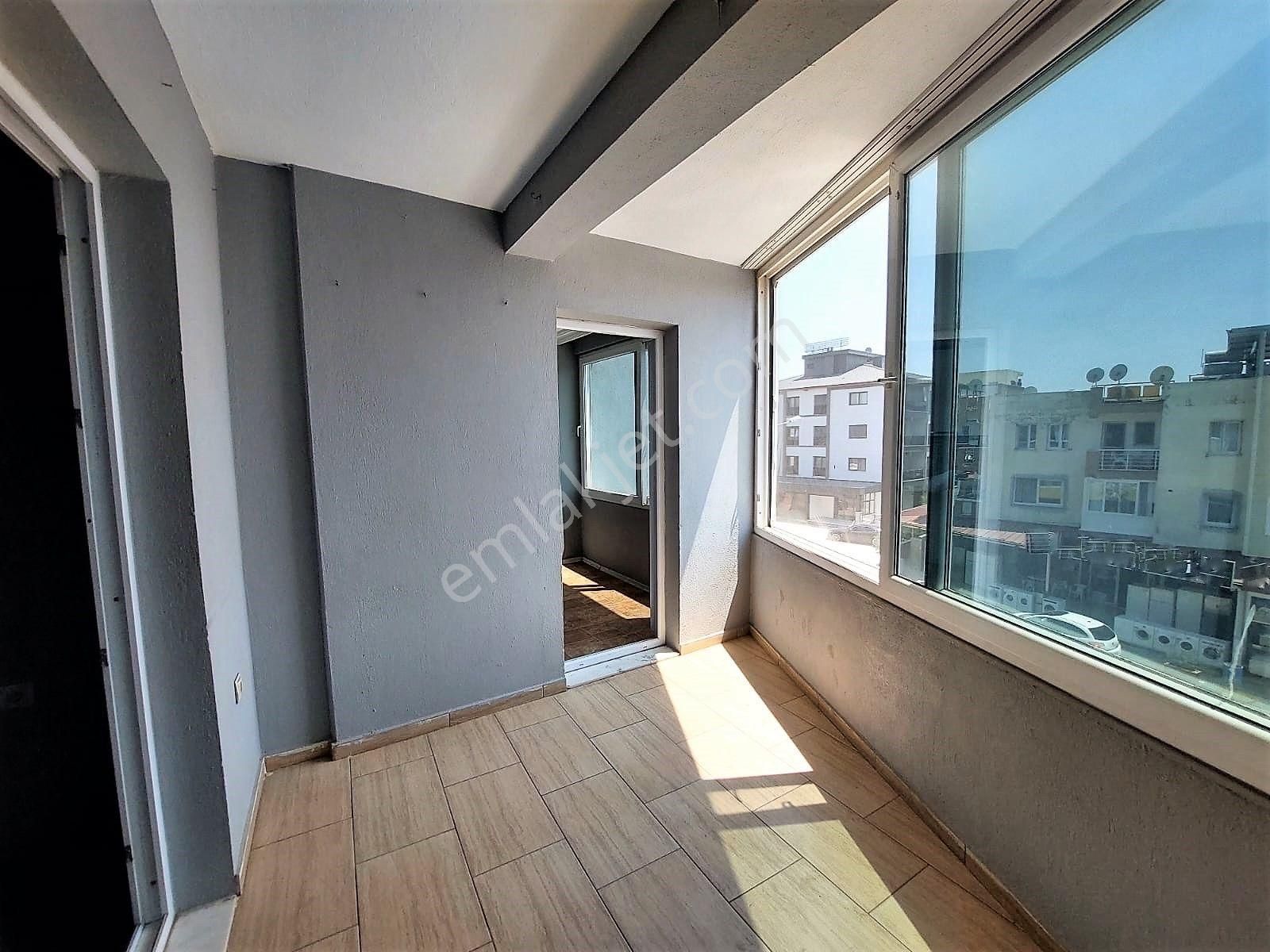 Seferihisar Ürkmez Merkez'de Satılık 2+1 Daire Ayrı Mutfak - Görsel 18