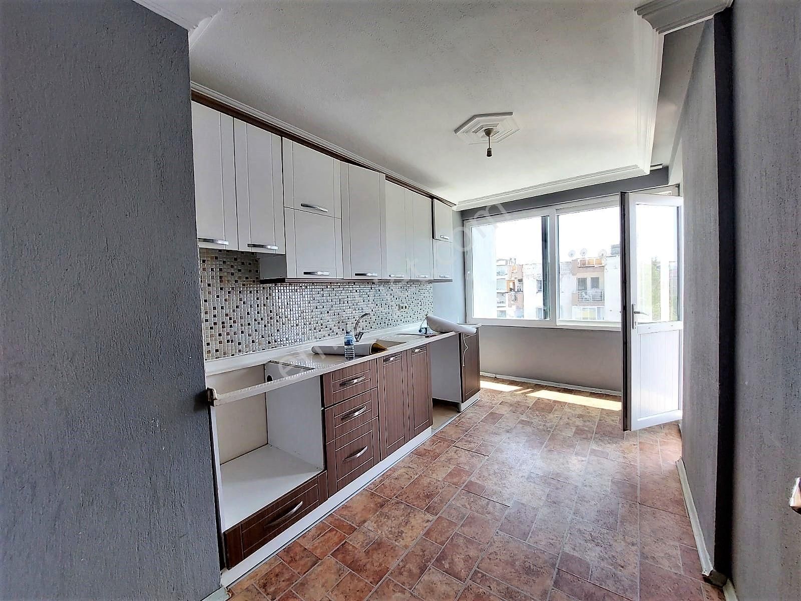 Seferihisar Ürkmez Merkez'de Satılık 2+1 Daire Ayrı Mutfak - Görsel 11