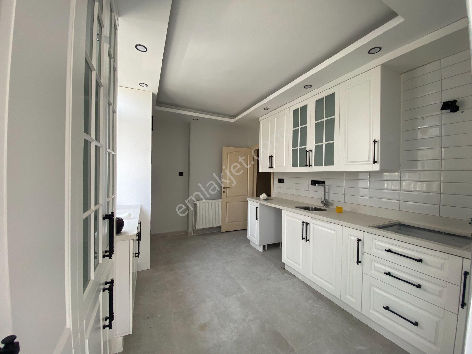 Güzelyalı'da 3+1 165 M2 Doğalgazlı Bakımlı Kiralık Daire - Görsel 5