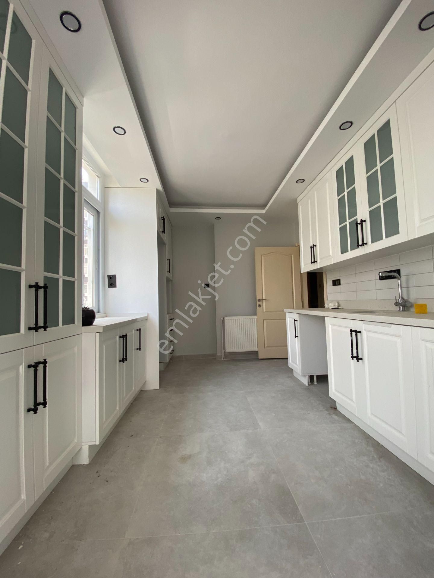 Güzelyalı'da 3+1 165 M2 Doğalgazlı Bakımlı Kiralık Daire - Görsel 9