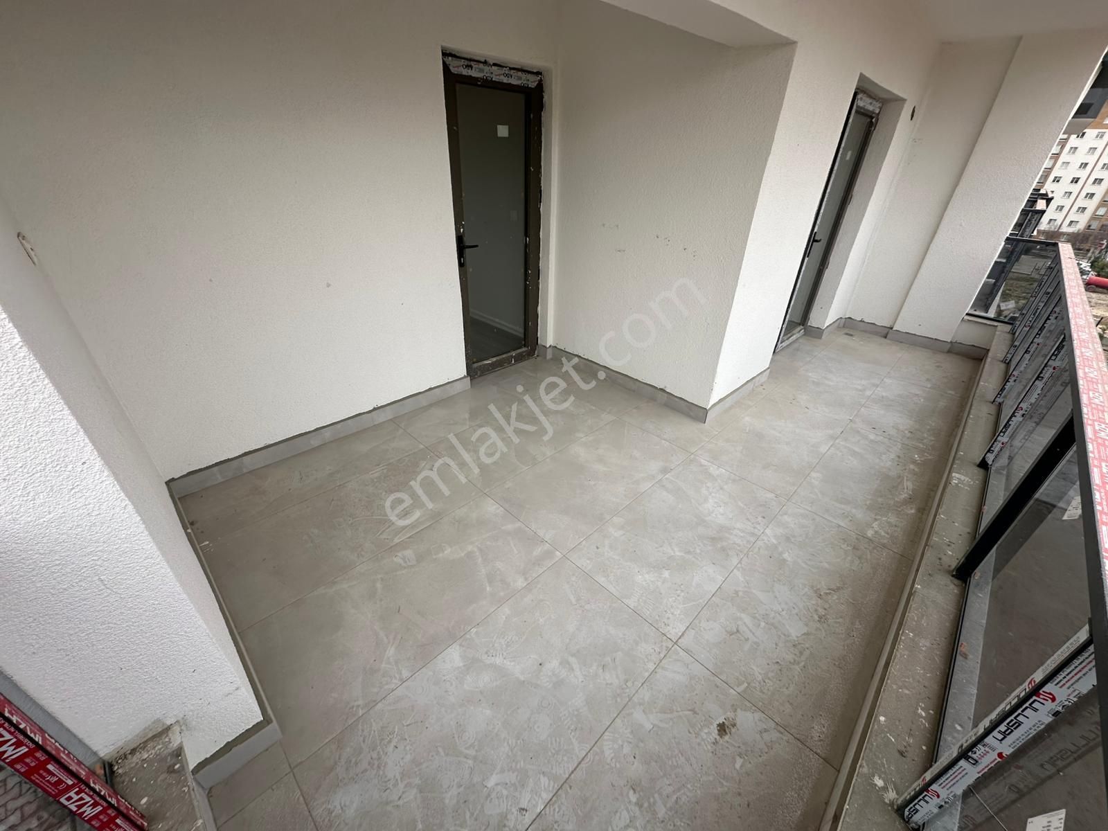 Saraycık Toki^de Sıfır E. Banyolu G. Odalı Geniş Full Yapılı Ara Katta Asansörlü 4+1 - Görsel 33