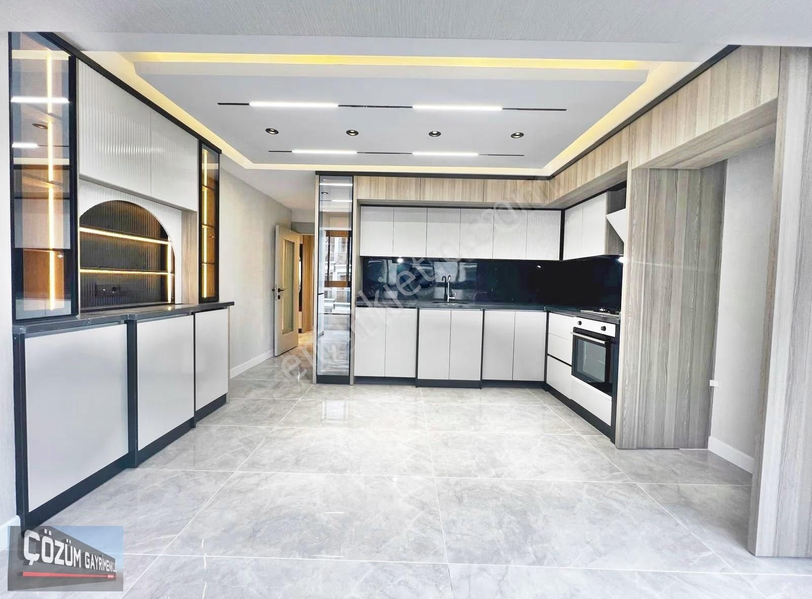 Çözüm Keçiören'de Ana Cadde Kenarı 3+1 Sıfır Ful Yapılı Daireler