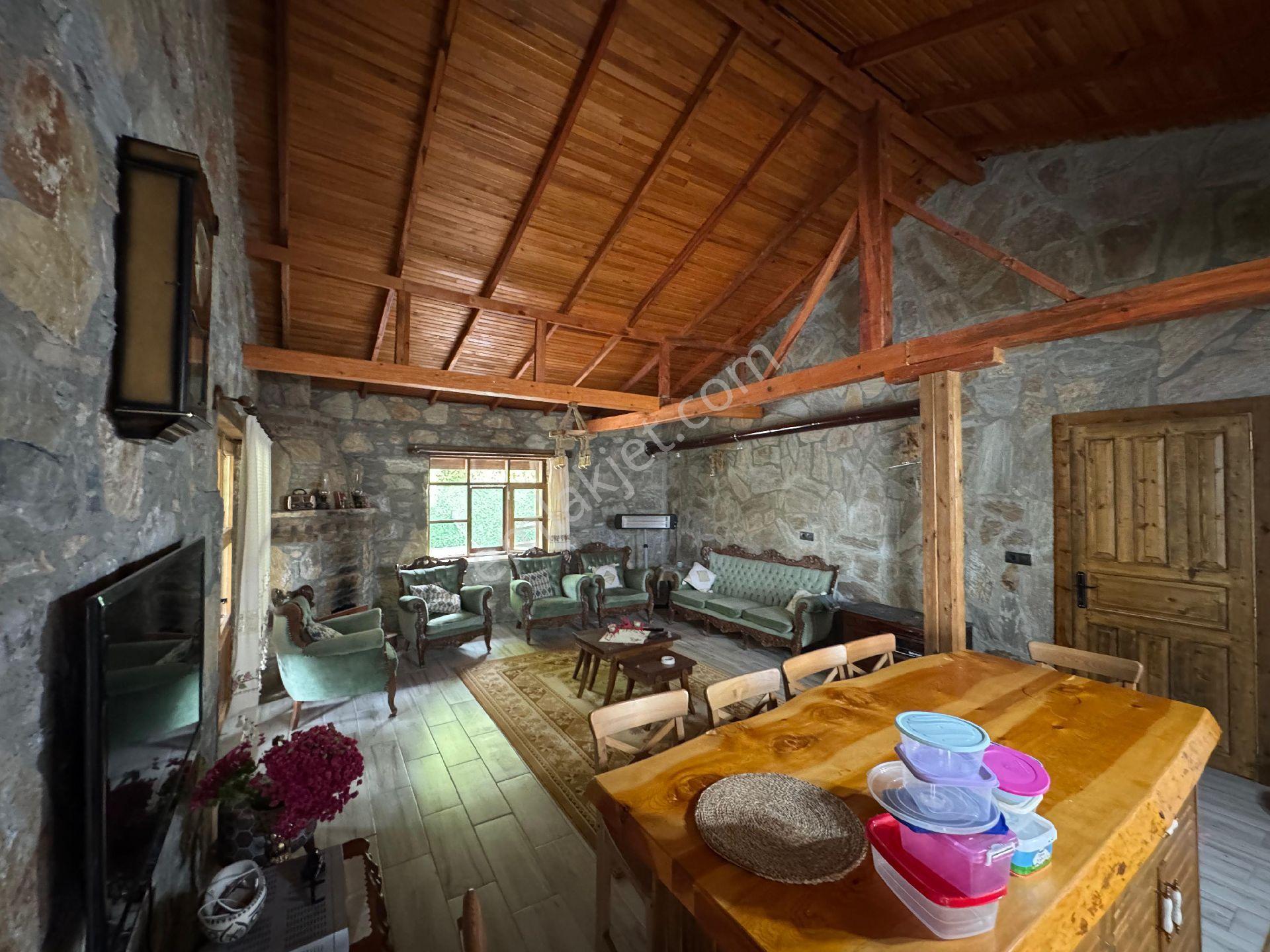 Taş Ev Havuzlu Villa 1687 M2 Arazi İçinde - Görsel 15
