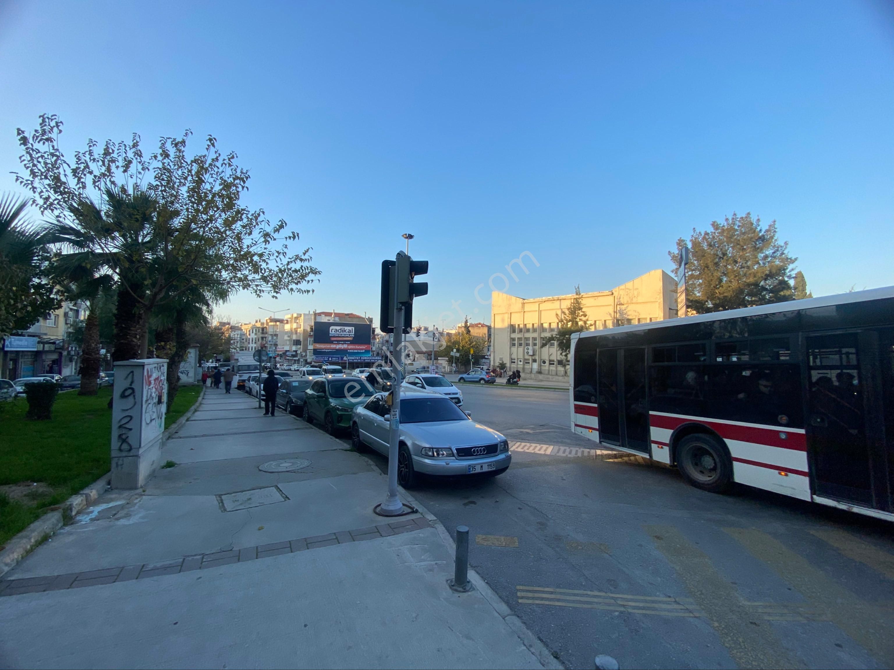 Bahçelievler Cadde Üzerinde Arakat 2+1 Full Tadilatlı Ssk,çevik Kuvvet Dibi Satılık Daire - Görsel 3