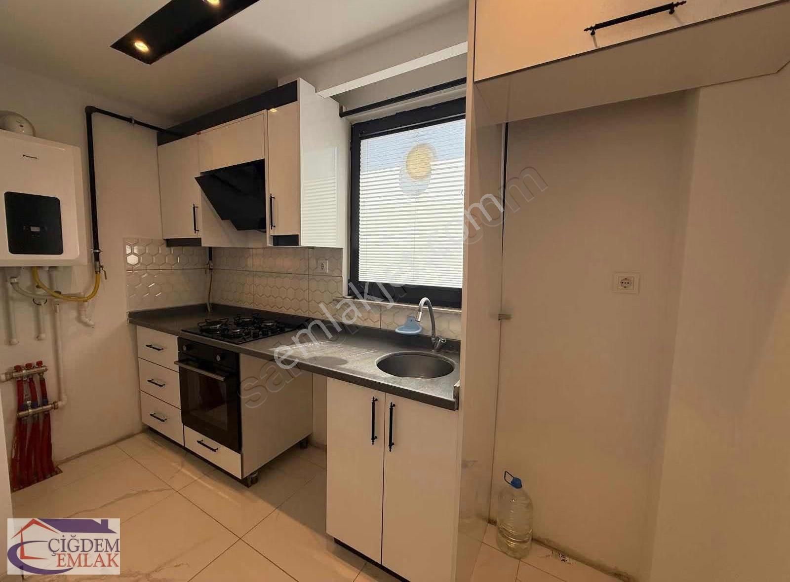 İstasyon Mahallesi Ana Cadde Üzerinde Esyalı Lüks Kiralık Daire