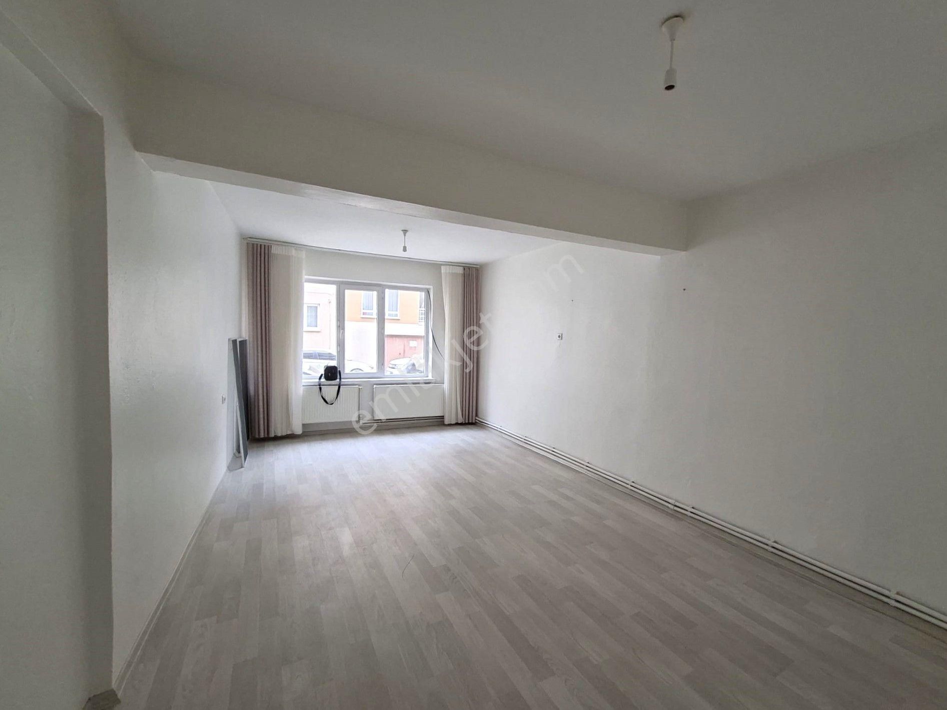 Recep Ümit Emlak'tan Işıklar Mahallesinde Kırım Caddesi Yakınında Satılık 2+1 Daire - Görsel 11