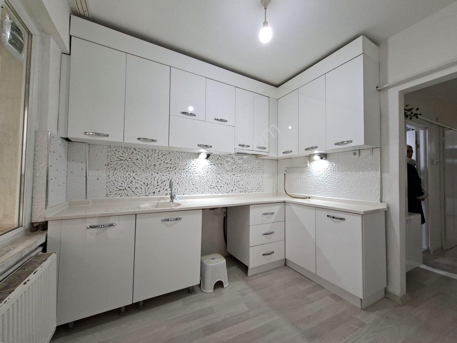 Recep Ümit Emlak'tan Işıklar Mahallesinde Kırım Caddesi Yakınında Satılık 2+1 Daire