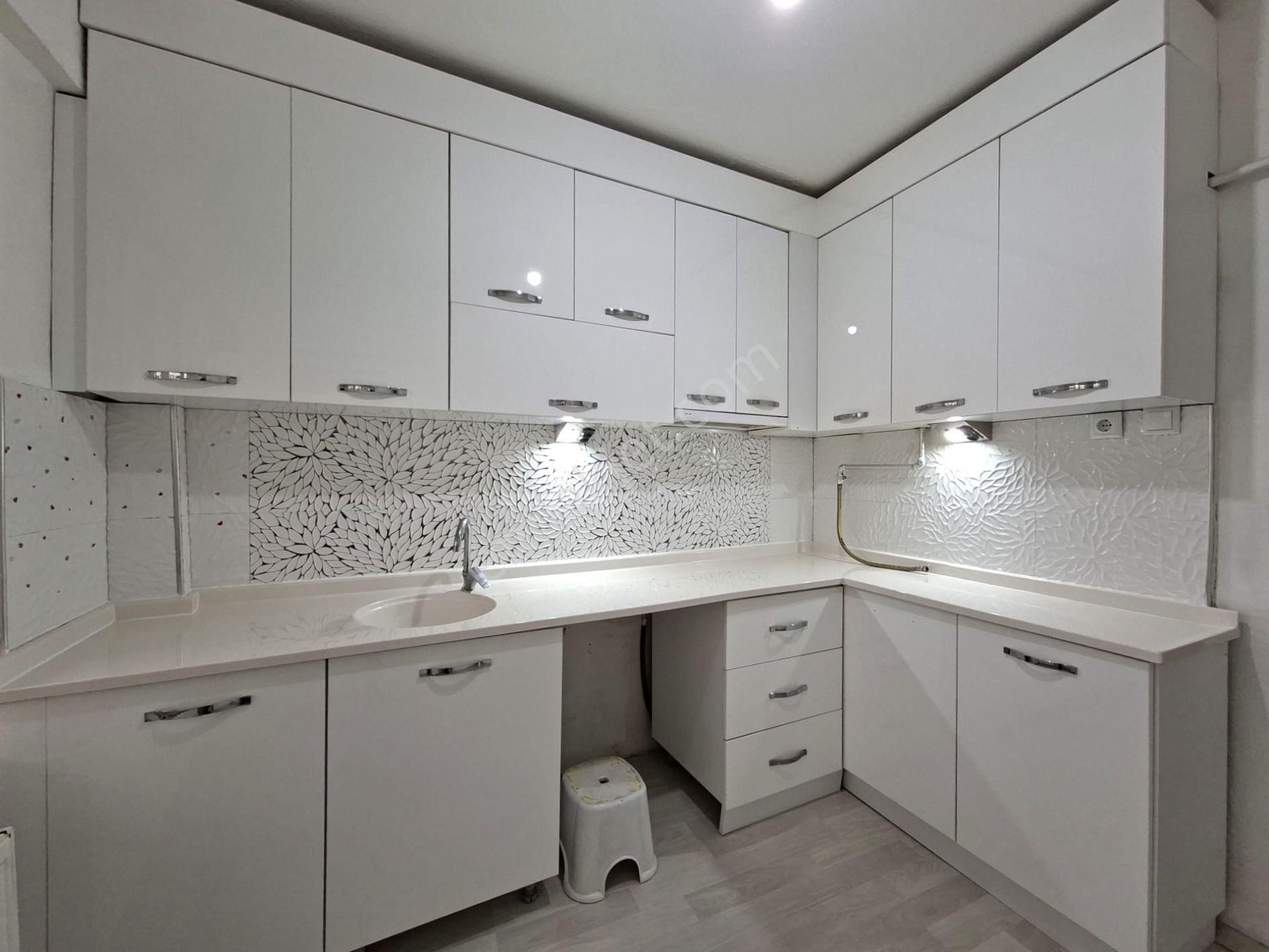 Recep Ümit Emlak'tan Işıklar Mahallesinde Kırım Caddesi Yakınında Satılık 2+1 Daire - Görsel 3