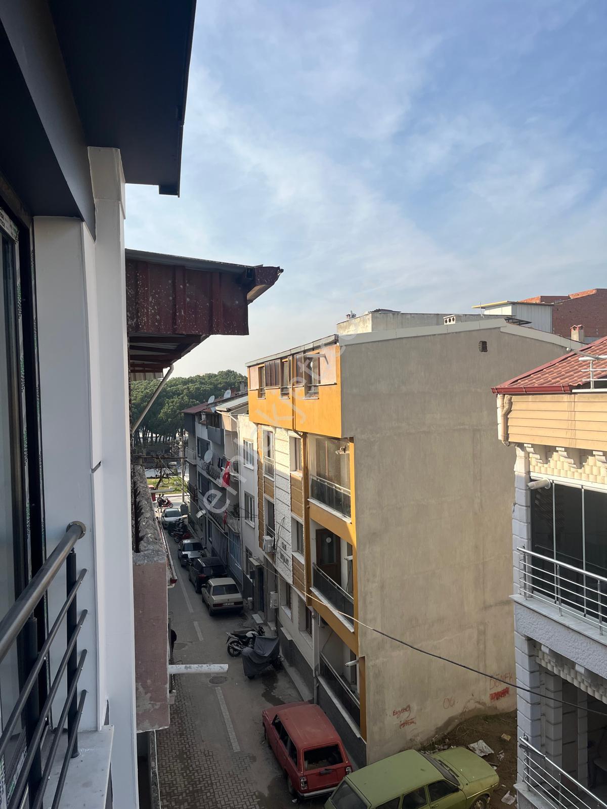 Saruhanlı Üç Heykel Yanında 2+1 Sıfır Kapalı Mutfak Daire - Görsel 15